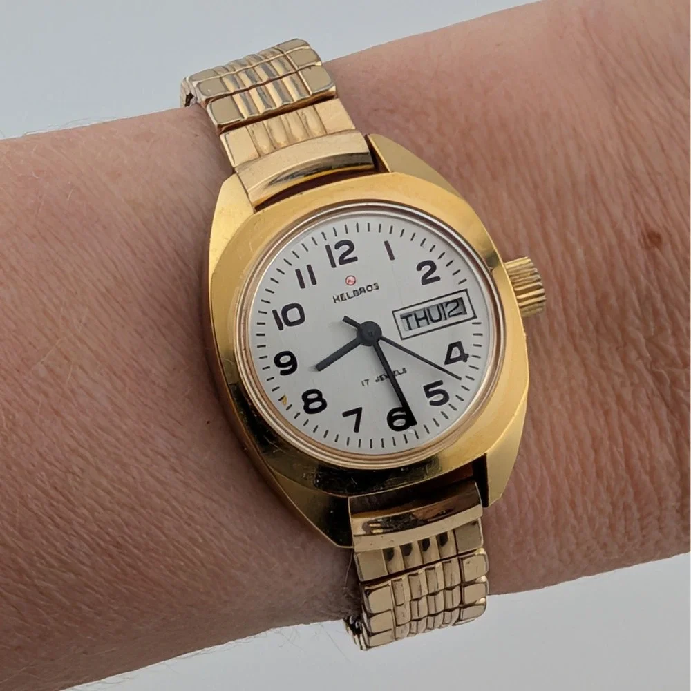 Vintage Helbros 17 Jewel Manual Wind Day Date White Dial Gold Tone Women's Watch